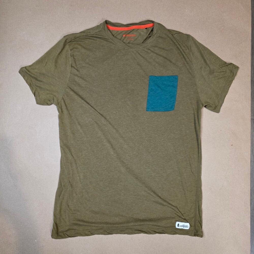 Cotopaxi Mens XL Shirt Green Travel Pocket Tee Crew Neck Short Sleeve
